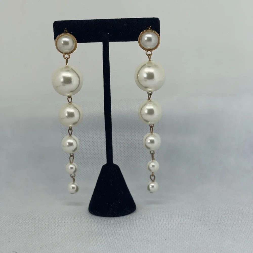 Fashion pearls Earrings - Picture 3 of 3